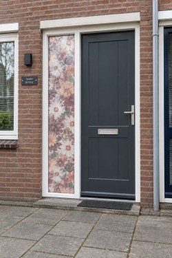 Raamfolie verticaal kleurrijke bloemenmix in roze, rood en oranje1